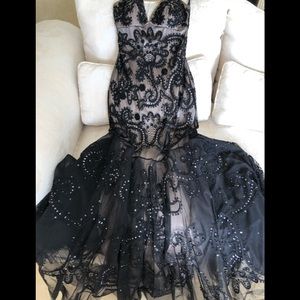 Sue Wong Nocturne Black Lace Halter Evening Gown
